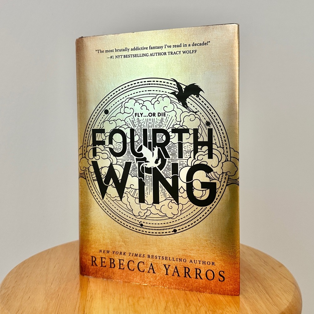 Fourth Wing Hardcover Yarros, Rebecca (The Empyrean #1) Adult Fantasy Romance
